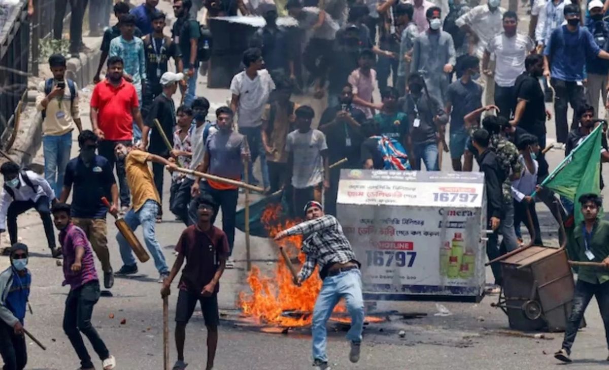 6,700 Indian Students Safely Return Amid Bangladesh Protests; Diplomatic Tensions Rise Over Mamata Banerjee's Comments