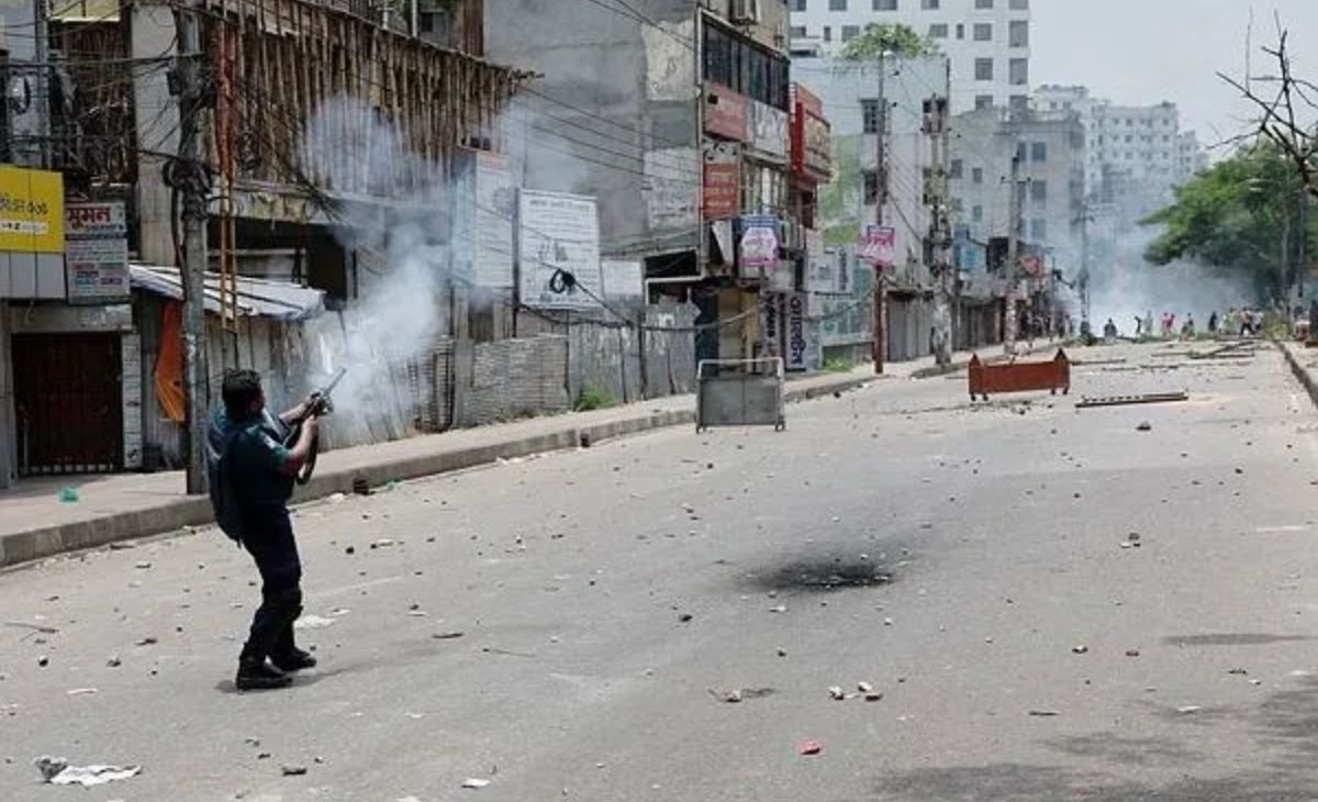 Bangladesh Protests Escalate: Supreme Court Scraps Job Quotas Amid Deadly Unrest and Internet Blackout