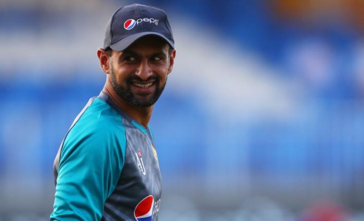 Shoaib Malik Invites India to Champions Trophy 2025 in Pakistan Amidst Political Tensions and Relocation Speculations