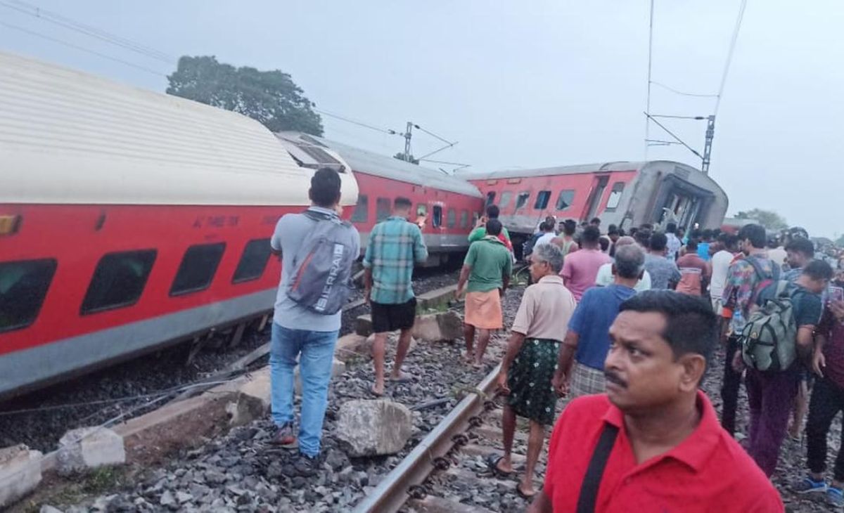 Train Derailment Chaos: Thousands Stranded, Students' Exams at Risk Amid Massive Delays and Cancellations